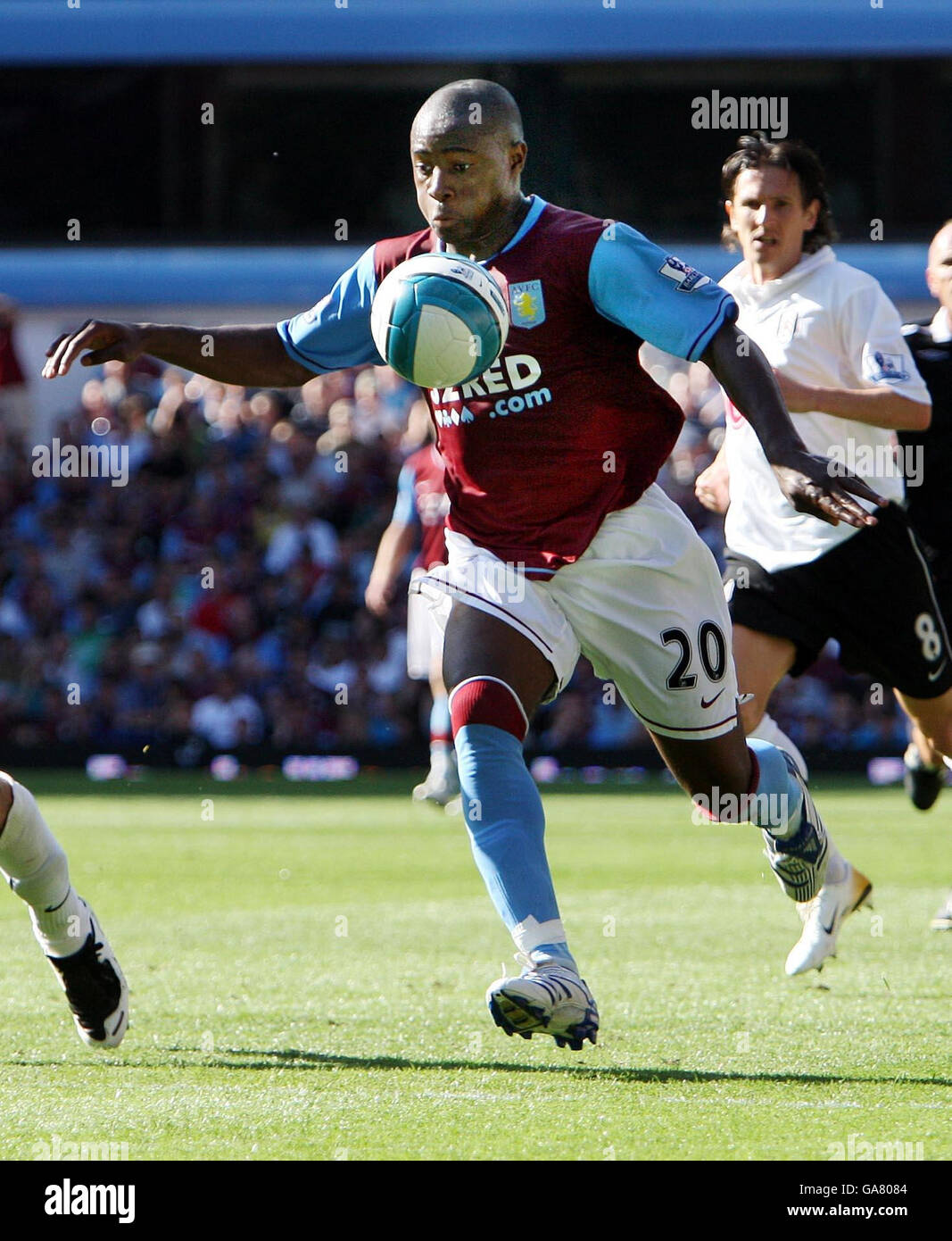 Aston Villa Nigel Reo-Coker durante la Barclay's Premier League incontro contro il Fulham a Villa Park. Sabato 25 Agosto 2007 Vedi storia di PA. Foto di credito dovrebbe leggere: David Jones/PA Foto Stock