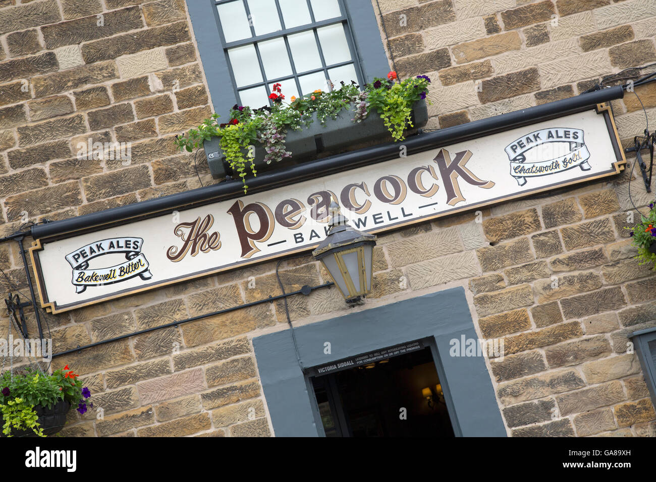 Peacock Pub segno; Bakewell, Peak District; Inghilterra; Regno Unito Foto Stock