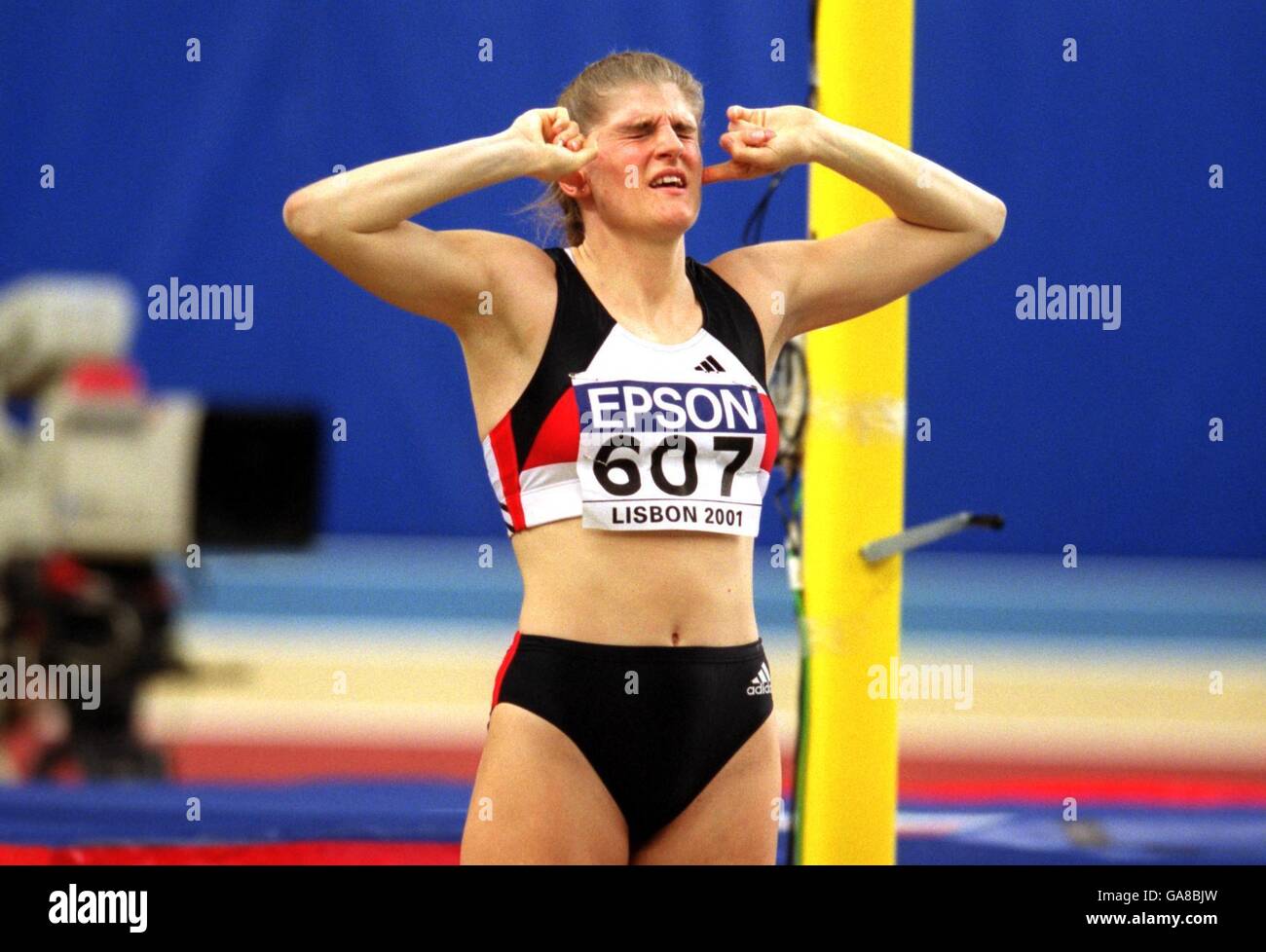 Tedesco Karin Specht-Ertl durante il salto alto nelle donne Pentathlon Foto Stock