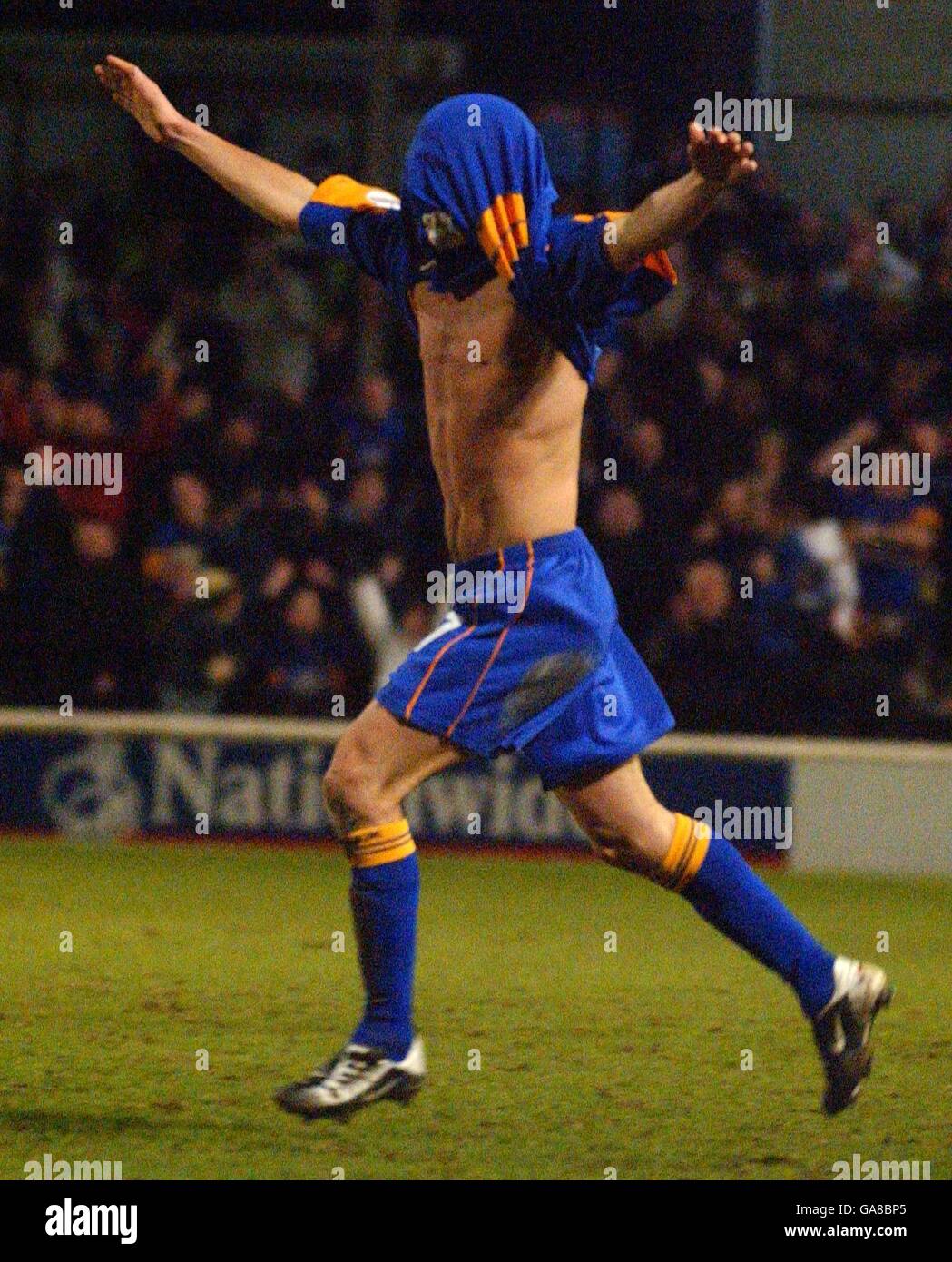 Calcio - Nationwide League Division tre - Shrewsbury Town / Swansea City. Ryan Lowe di Shrewsbury Town festeggia dopo aver segnato il terzo traguardo nella vittoria del 3-0 Foto Stock