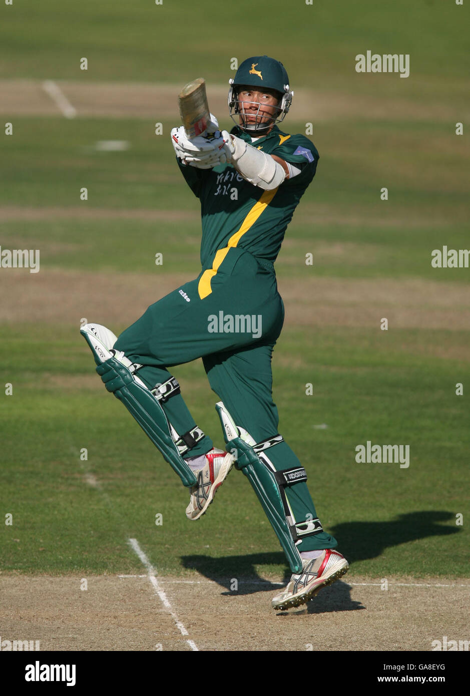 Cricket - NatWest Pro40 League 2006 - Divisione uno - Nottinghamshire Outlaws / Northamptonshire Steelbacks - Trent Bridge. Mark Wagh fa un rapido fuoco 24 come Nottinghamshire Outlaws 'fare leggero lavoro del 211 impostato dal Northamptonshire Steelbacks'. Foto Stock