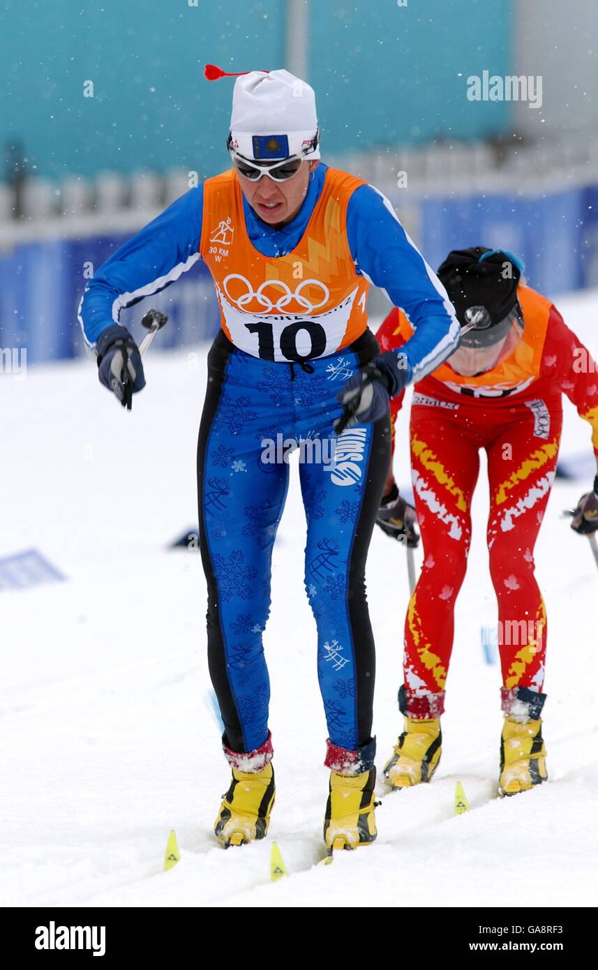 Olimpiadi invernali - Salt Lake City 2002 - Sci di fondo - 30 km di Discipline Classiche per donne. Elena Antonova di Kazakstan attraversa il traguardo Foto Stock