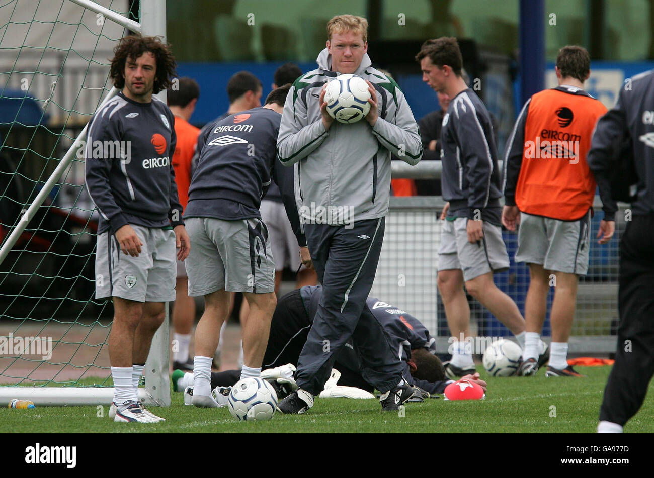 Repubblica di Irlanda manager Steve Staunton durante la formazione del team di Strahov Stadium, Praga, precedendo di notti di Mercoledì il gruppo D il qualificatore contro la Repubblica ceca. Foto Stock