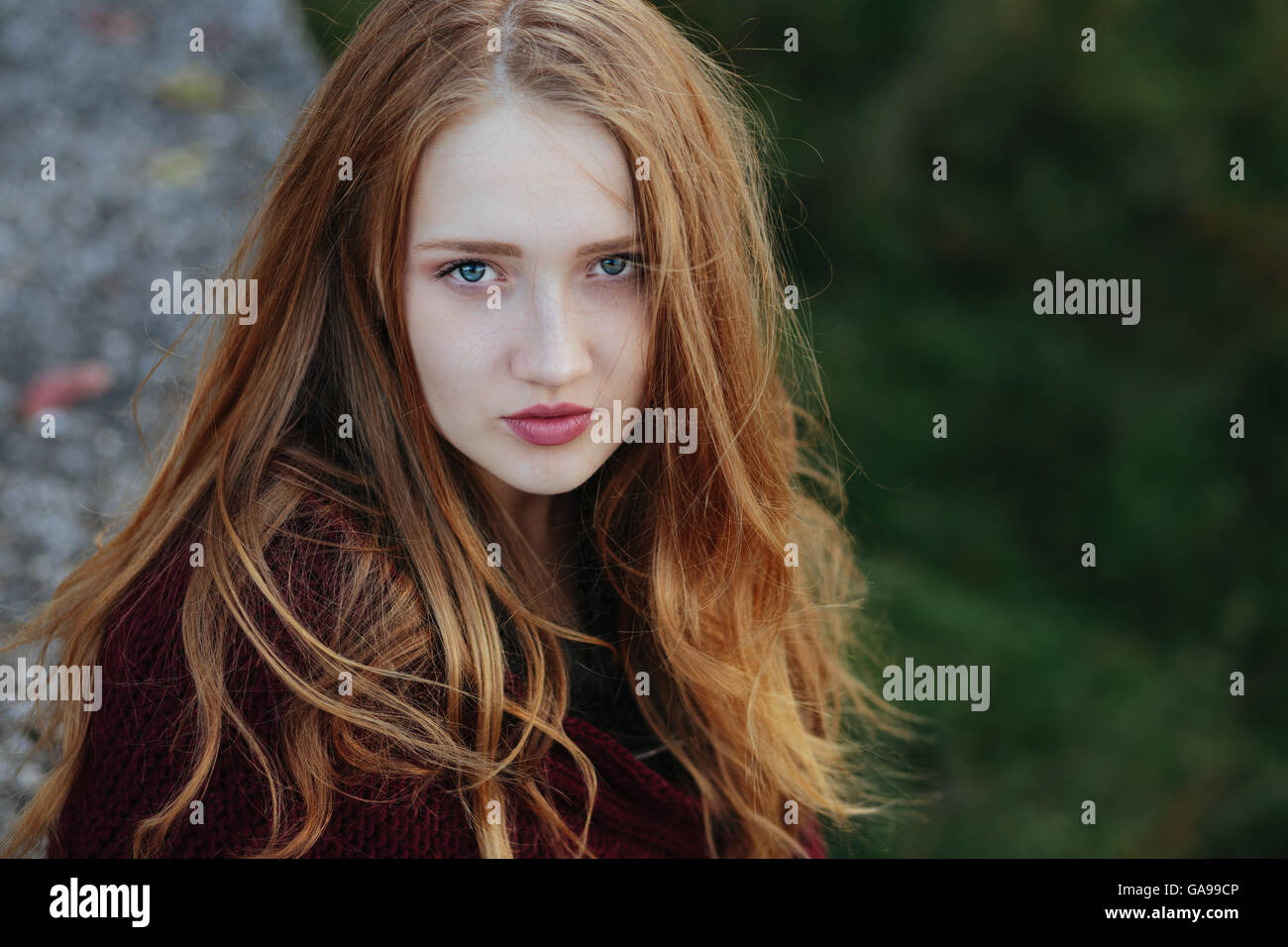 Ritratto di una bella ragazza redhead Foto Stock