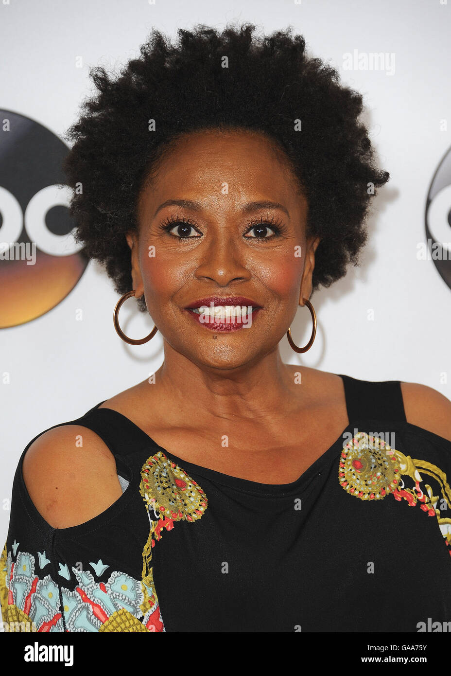 BEVERLY HILLS, CA - agosto 4: Jenifer Lewis presso il Disney ABC 2016 Summer press tour presso il Beverly Hilton il 4 agosto 2016 a Beverly Hills, la California. Credito: mpi99/MediaPunch Foto Stock