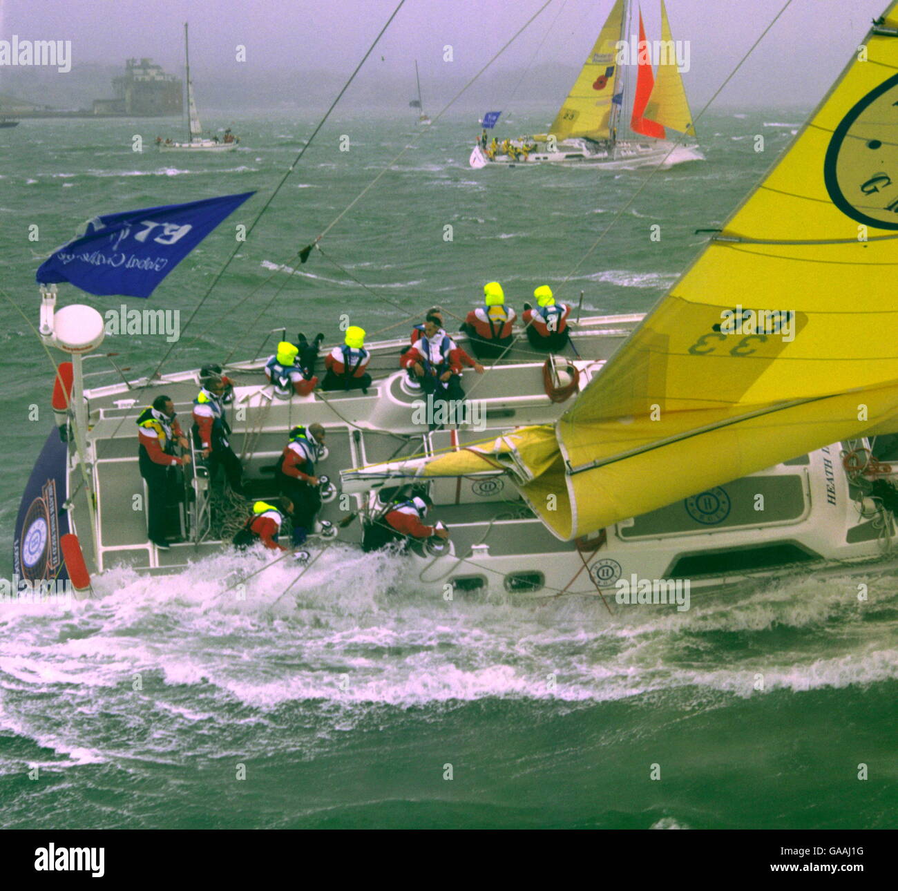 AJAX NEWS FOTO. 1996. SOLENT, Inghilterra. - BT Global Challenge gara inizio - HEATH assicurata in battaglie II attraverso pesanti mari e gale force si snoda all'inizio della gara. Foto:JONATHAN EASTLAND/AJAX. REF:BTGLOBAL/HEATH ASSICURATO II 1996. Foto Stock