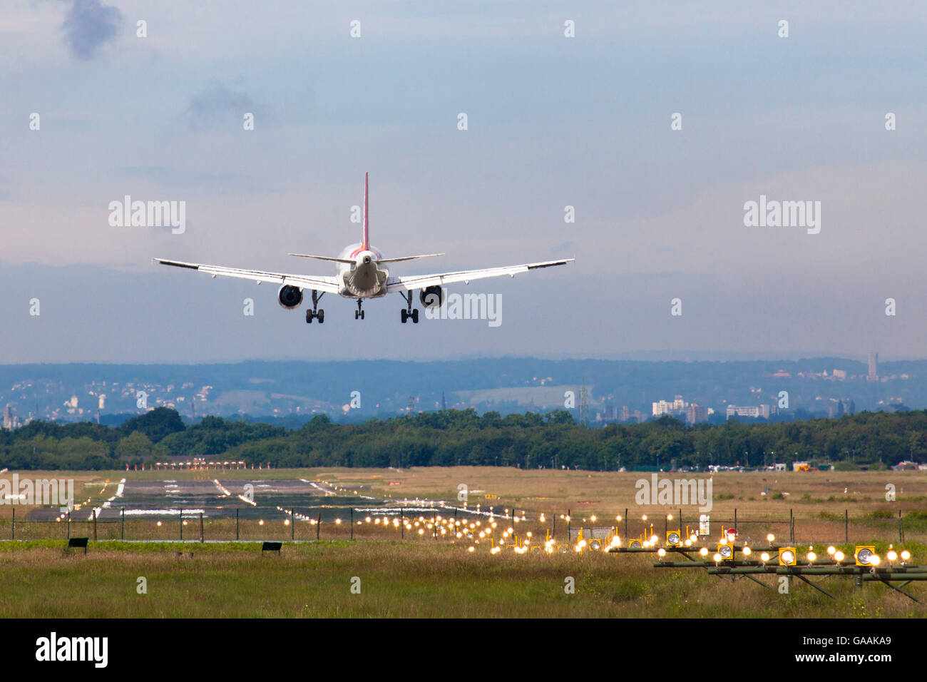 Germania, Colonia, approccio per lo sbarco a Colonia Bonn, al di sopra del Wahner Heath. Foto Stock