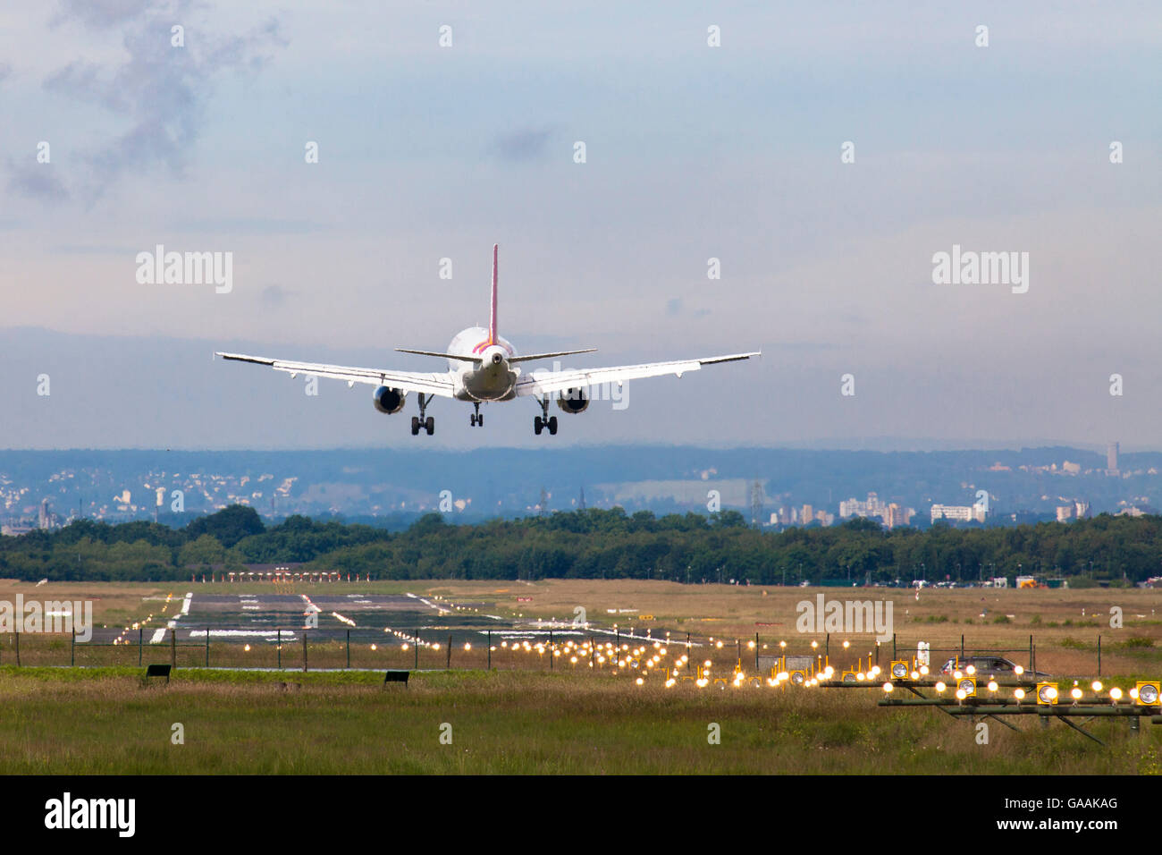 Germania, Colonia, approccio per lo sbarco a Colonia Bonn, al di sopra del Wahner Heath. Foto Stock