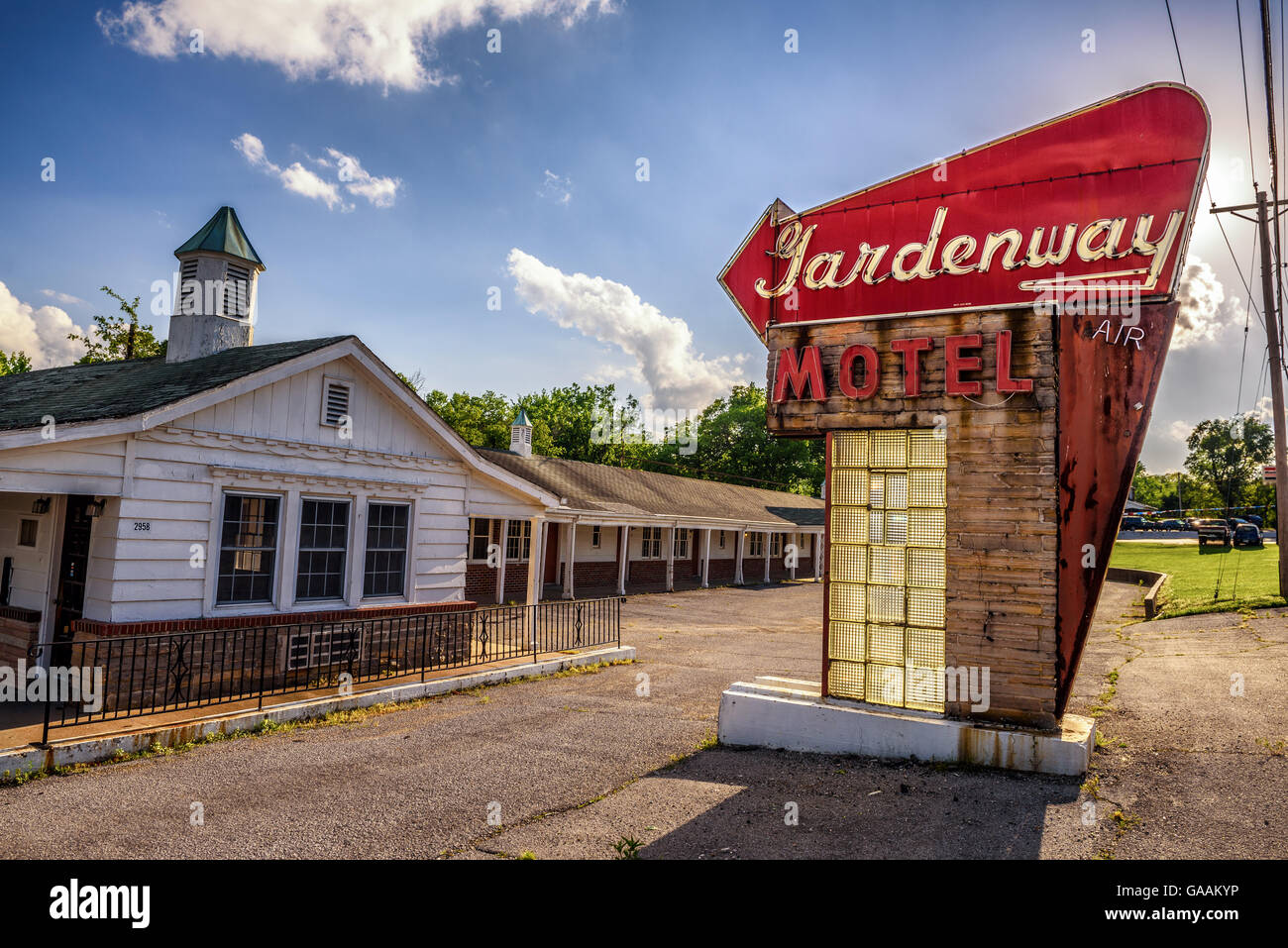 Abbandonato Gardenway Motel e vintage insegna al neon sulla storica Route 66 in Missouri Foto Stock