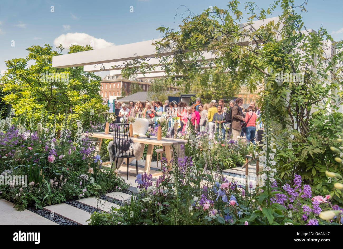 Una mostra giardino alla RHS Chelsea flower show, progettato da fieno giovani Hwang. Foto Stock