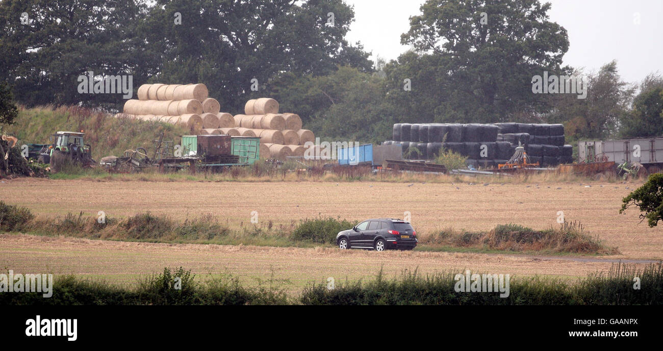 Fattoria di Woodhouse vicino a Solihull nelle West Midlands. La polizia ha sigillato la fattoria, che si sospetta sia il luogo di una nuova epidemia di afta epizootica. Foto Stock