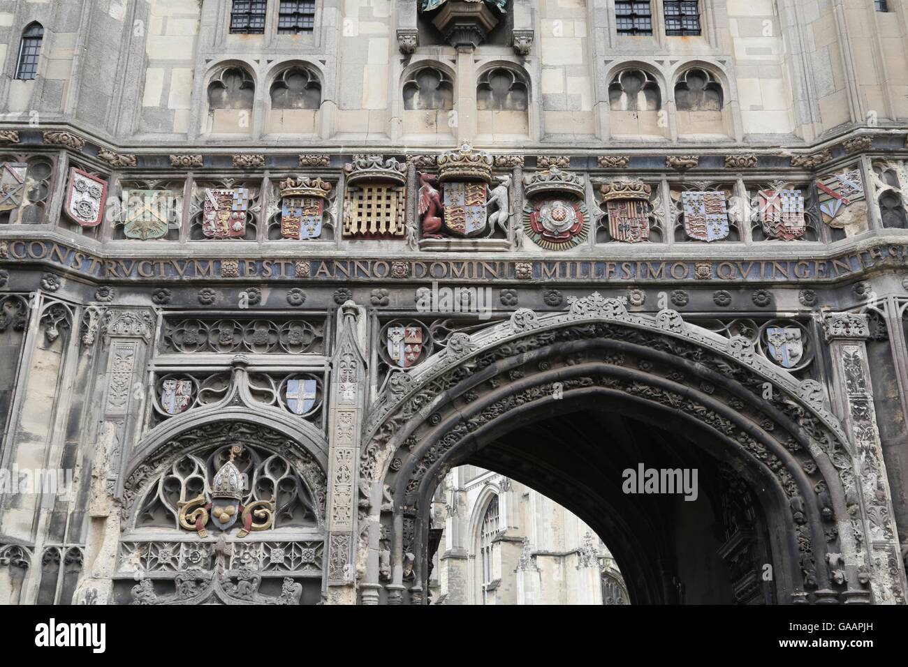 Christchurch Gate è l'entrata all'antica abbazia motivi dove la Cattedrale di Canterbury è trovato. Canterbury, Inghilterra. Foto Stock