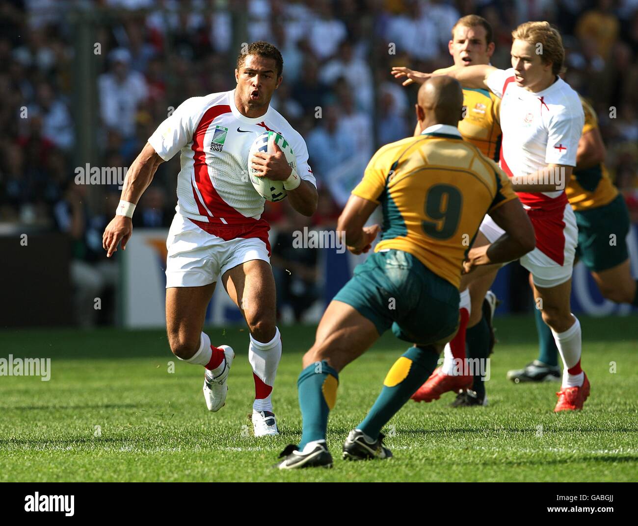 Rugby Union - IRB Coppa del mondo di Rugby 2007 - Quarter Final - Australia / Inghilterra - Stade Velodrome. Jason Robinson, in Inghilterra, guarda a prendere George Gregan, in Australia Foto Stock