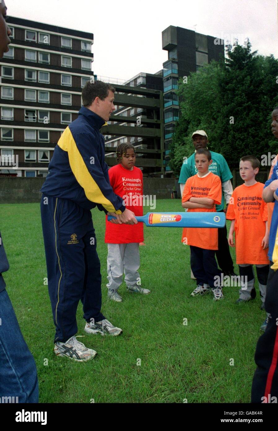 Cricket, Channel Four Roadshow. I bambini di Kensington possono giocare a cricket Foto Stock