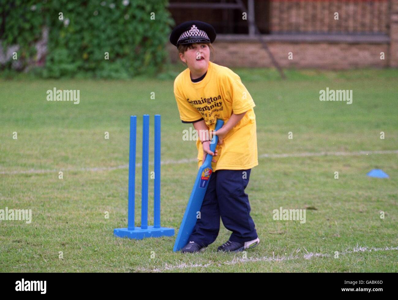 Cricket, Channel Four Roadshow. I bambini di Kennington si divertano con una partita di cricket Foto Stock