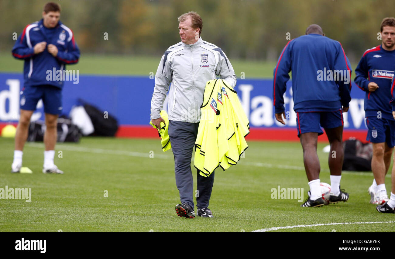 Il manager inglese Steve McClaren durante una sessione di formazione a London Colney, Hertfordshire. Data foto: Martedì 9 ottobre 2007. Vedi la storia della Pennsylvania SOCCER Inghilterra. Il credito fotografico deve essere: Sean Dempsey/PA Wire. Foto Stock