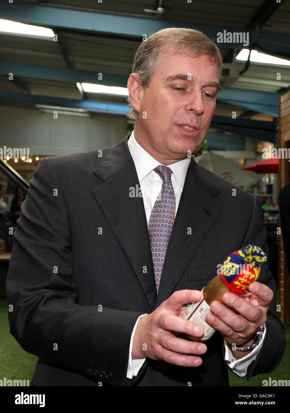 Il Duca di York visita gli uffici di Innocent Smoothies nella parte ovest di Londra. Foto Stock