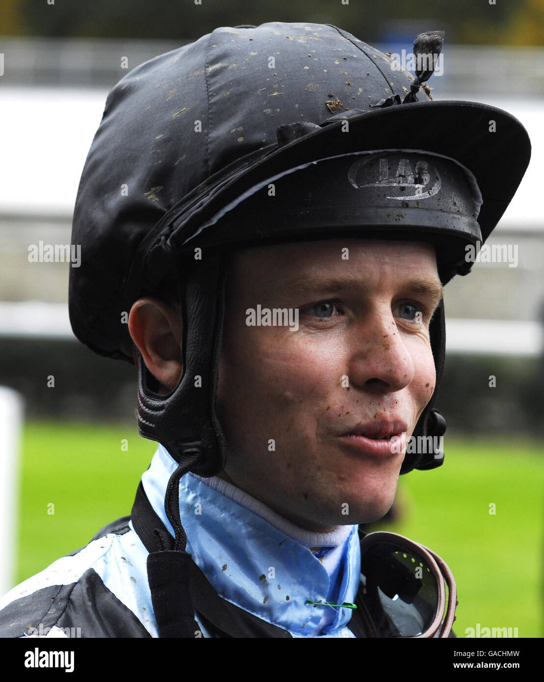 Jockey Kerrin McEvoy dopo aver cavalcato Buccellati alla vittoria nel ladbrokes.com Stakes all'ippodromo di Ascot, Berkshire. Foto Stock