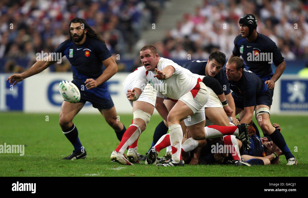 L'inglese Phil Vickery si comporta come metà mischia durante la partita della semi-finale della Coppa del mondo di rugby IRB allo Stade de France, St Denis, Francia. Foto Stock