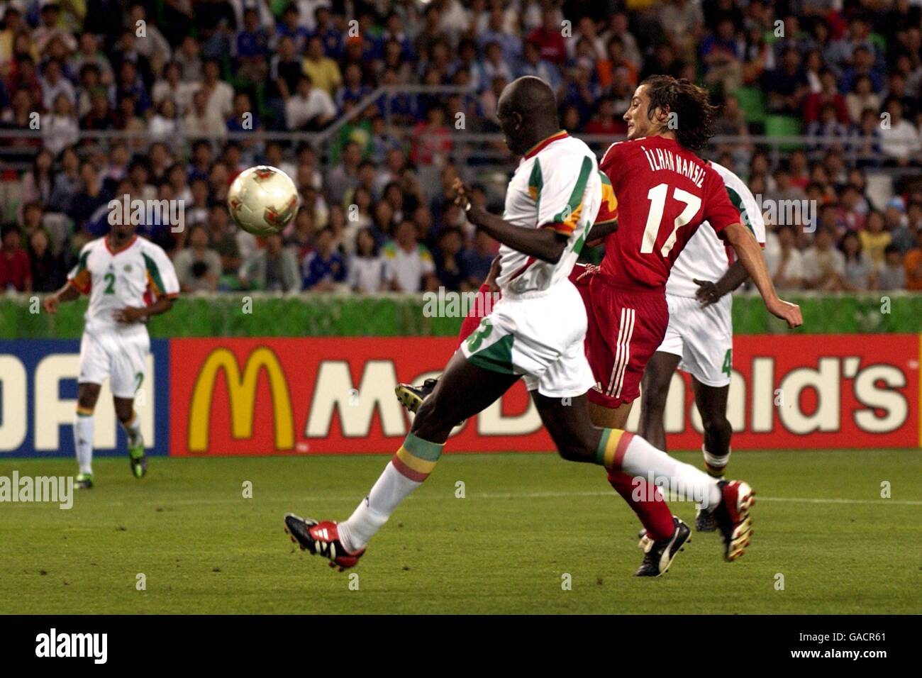 Ilhan Mansiz della Turchia segna il gol vincente durante il gol d'oro In più tempo per guadagnare un posto nel mondo Coppa semi finale Foto Stock