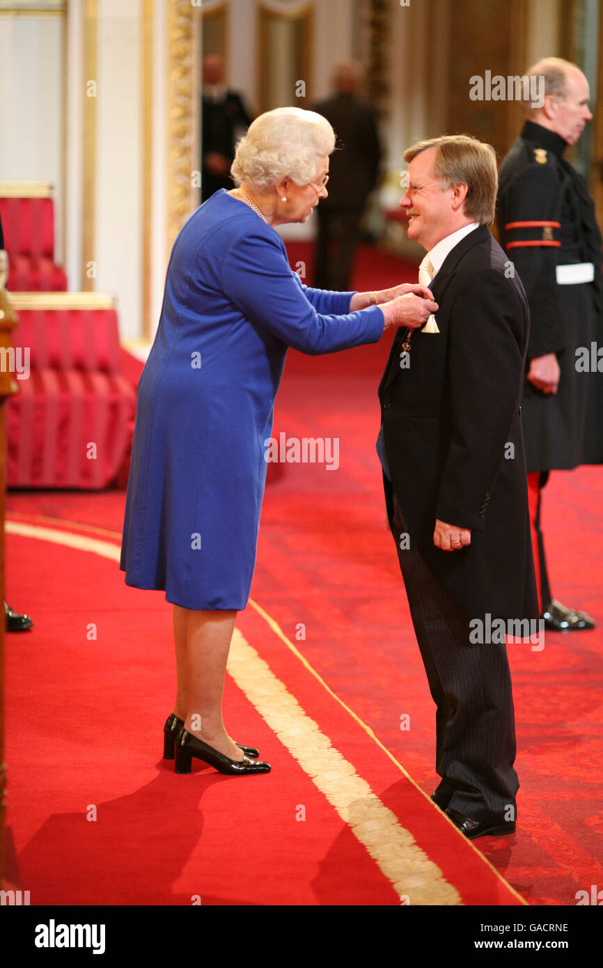 Andrew Sneden, di Peterborough, è un OBE della Regina di Buckingham Palace. Foto Stock