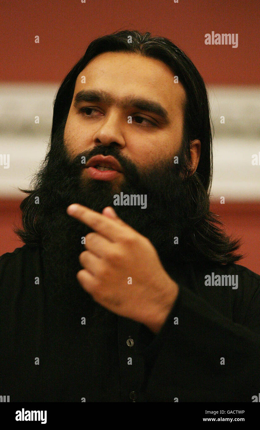 Ishtiaq Amalgir musulmano che parla al dibattito sull'Islam al Trinity College di Dublino questa sera. Foto Stock