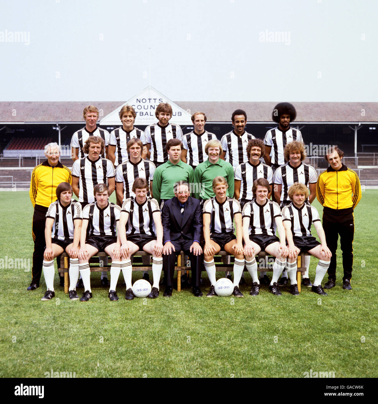 Squadra della contea di Notts prima. (Back Row, l-r) Sammy Chapman, David Hunt, David McVay, Arthur Mann, Pedro Richards, Tristan Benjamin. (Fila centrale, l-r) Trainer Jack Wheeler, Brian Stubbs, Ricky Green, Colin King, Eric McManus, Jeff Blockley, John Sims, Coach Colin Murphy. (Prima fila l-r) Steven carter, Paul Hooks, Ian McCulloch, Manager Jimmy Sirrel, Mick Vinter, Ray o'Brien, David Smith. Foto Stock