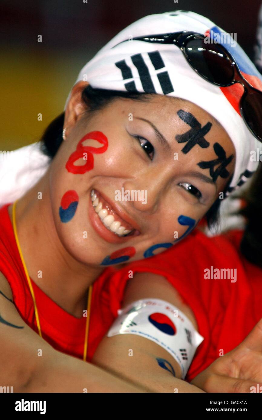 Calcio - Coppa del mondo FIFA 2002 - secondo turno - Repubblica di Corea / Italia. Una donna coreana ama il gioco Foto Stock