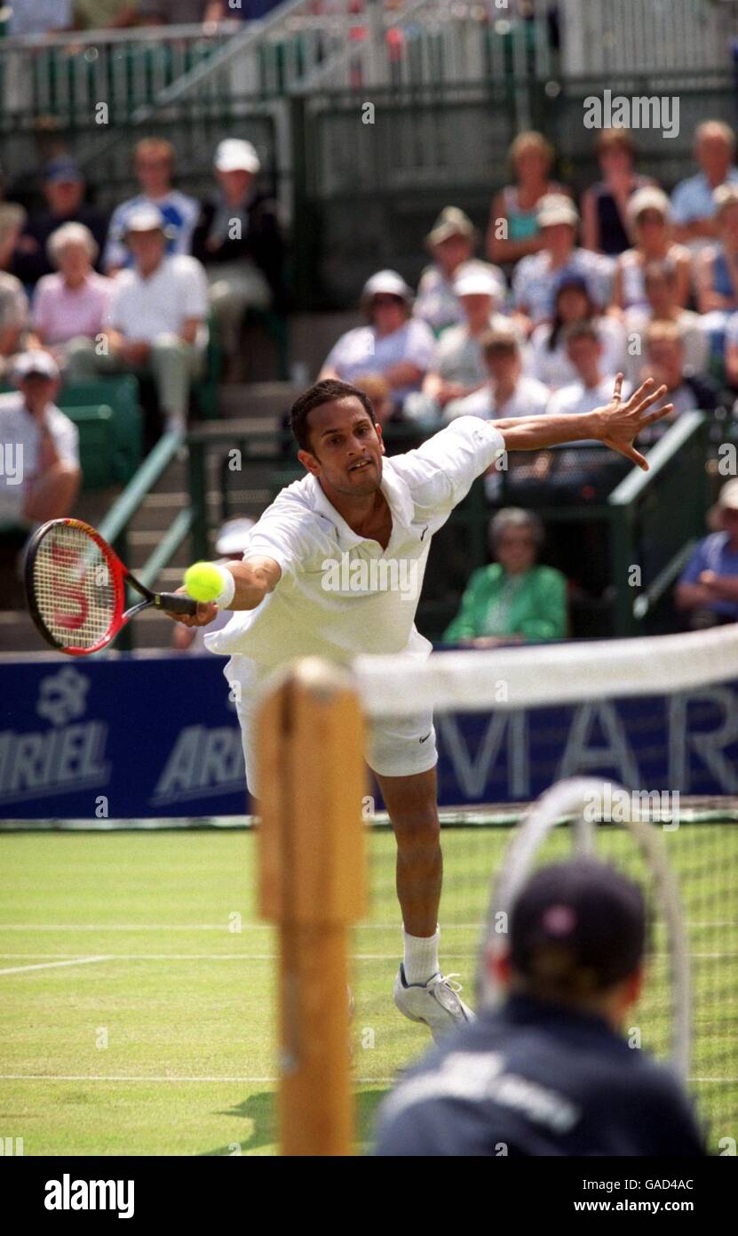 Tennis - Nottingham Open 2002 - quarti di finale. Arvind Parmar in azione contro Wayne Arthurs Foto Stock