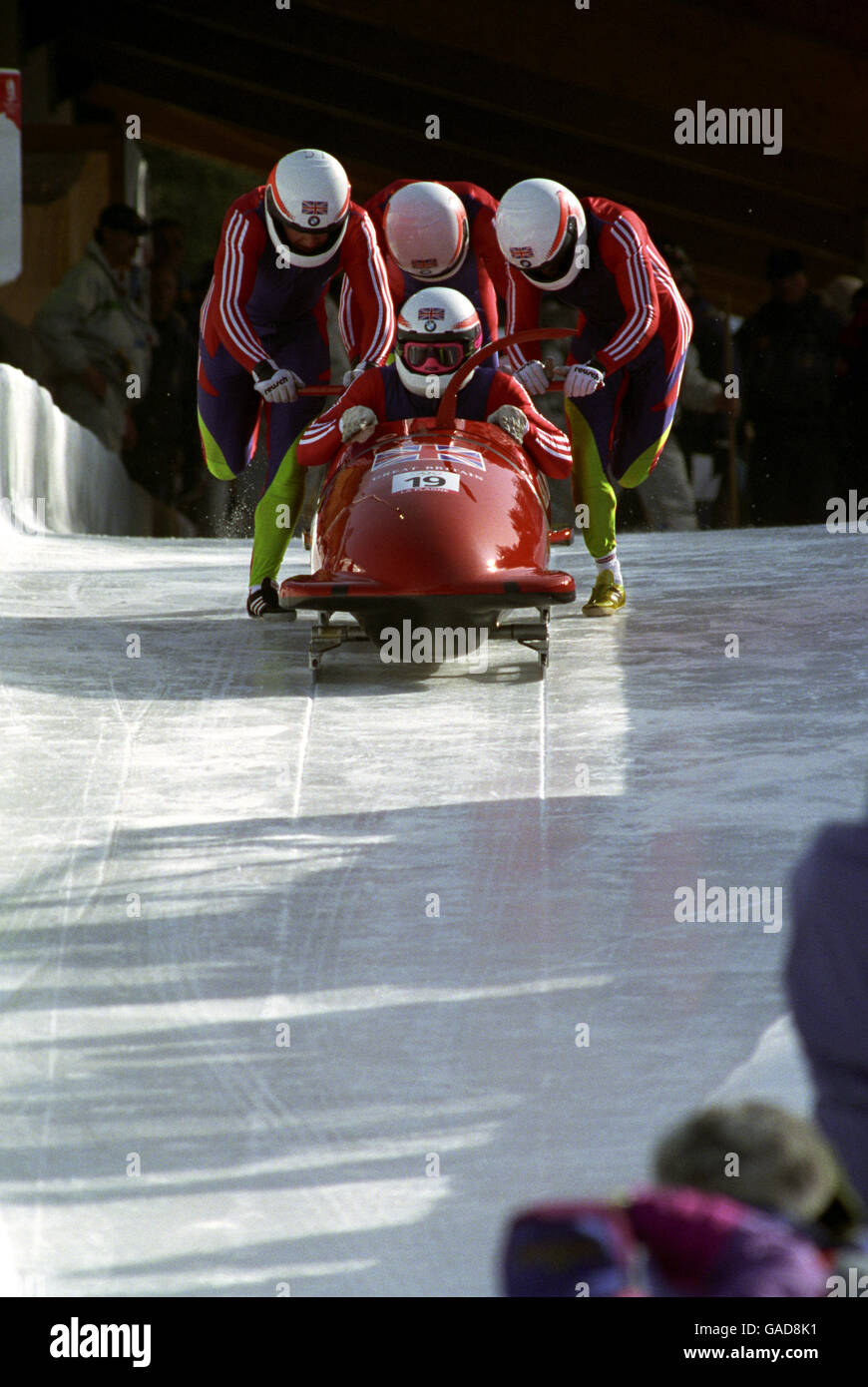 Giochi olimpici invernali 1992 - Albertville. Il team Four Man Bobsleigh della Gran Bretagna all'inizio della loro corsa. Foto Stock