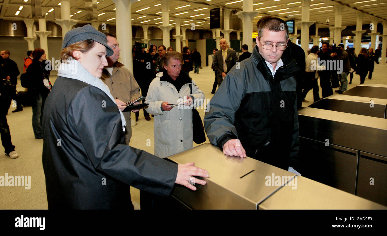 Eurostar apre al pubblico presso la stazione di St Pancras Foto Stock
