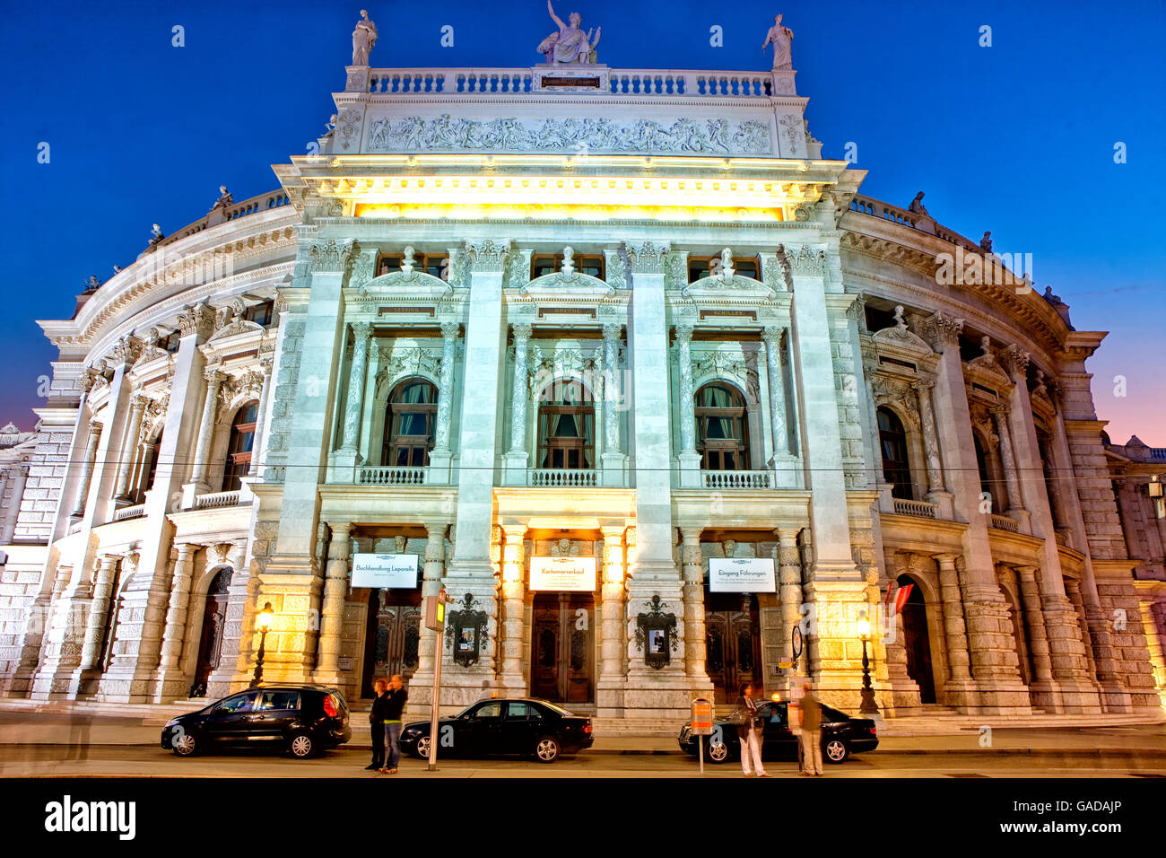 Vista notturna della Staatsoper (Staatsoper), Vienna Foto Stock