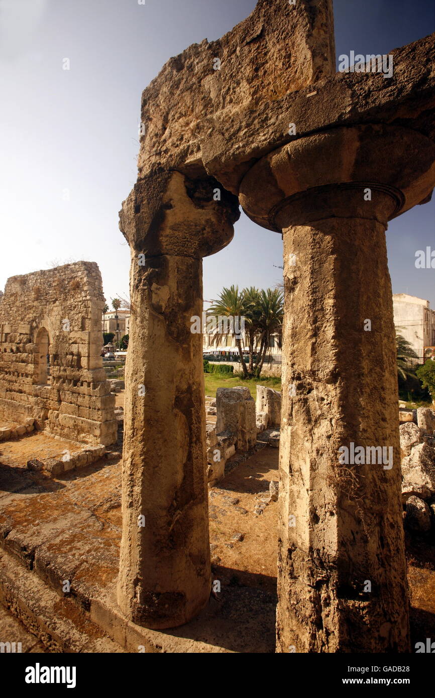 Il Tempio di Apollo fu nel centro storico di Siracusa in Sicilia nel sud Italia in Europa. Foto Stock