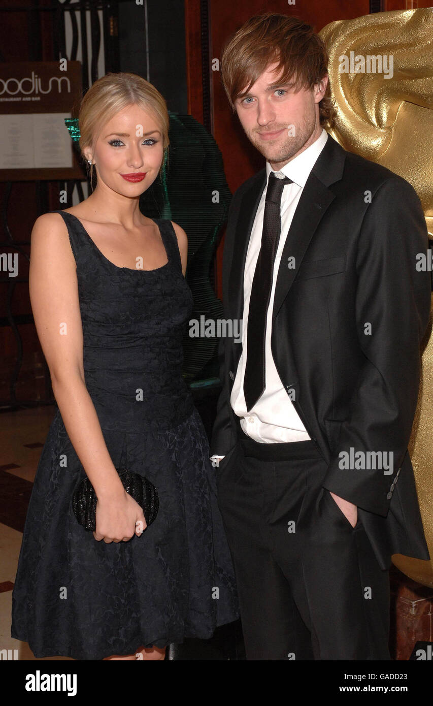 Jonas Armstrong e Sammy Winward arrivano per i British Academy Children's Awards, presso il London Hilton, nel centro di Londra. Foto Stock