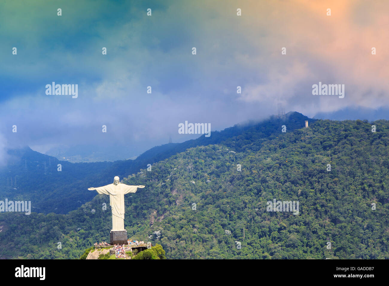 Vista della statua del Cristo nel Parco Nazionale della Tijuca, sul monte Corcovado, Rio de Janeiro, Brasile Foto Stock