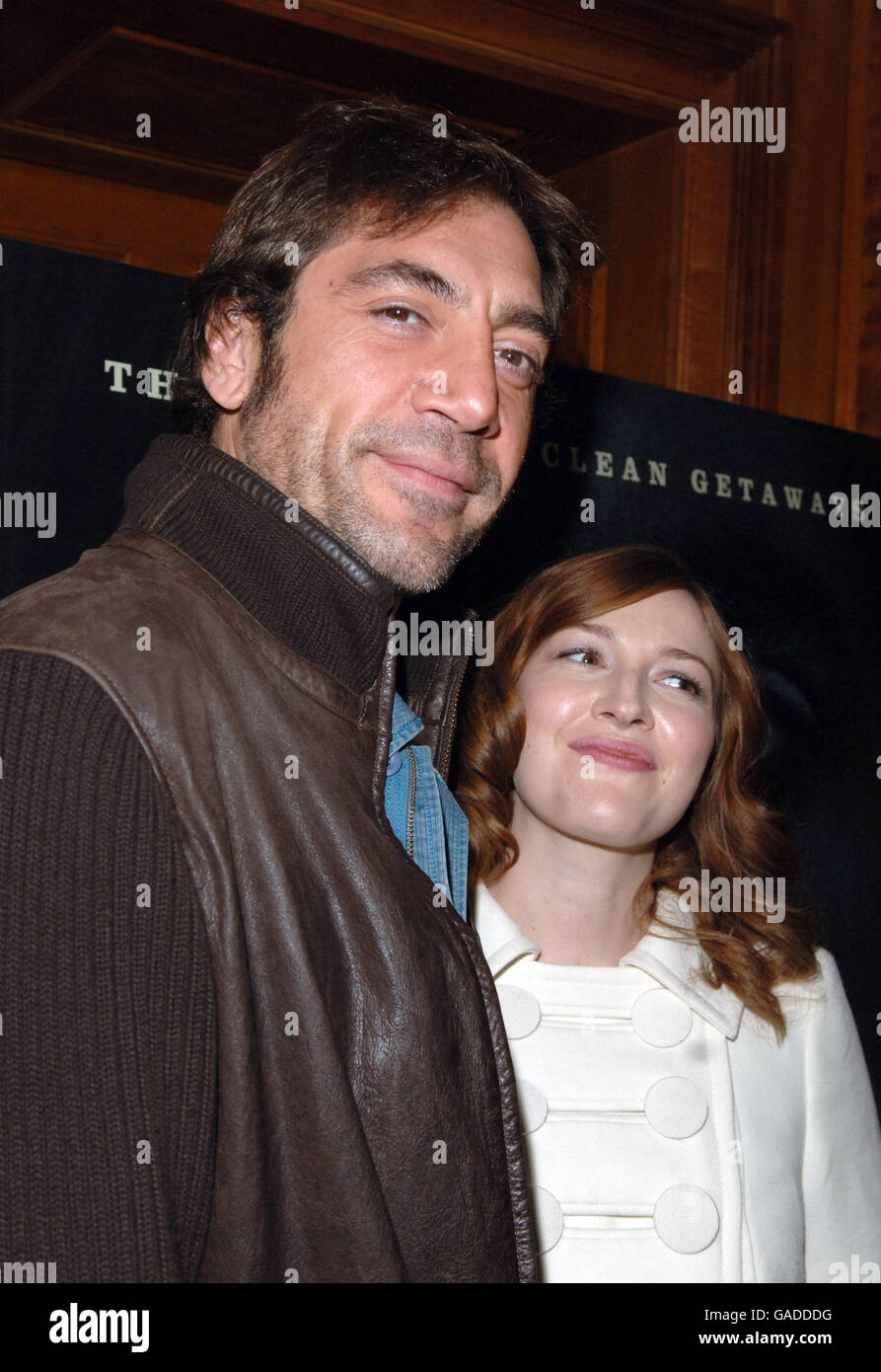 Kellie Macdonald e Javier Bardem arrivano a una proiezione esclusiva del Coen Brothers 'No Country for Old Men', al Covent Garden Hotel di Londra. Foto Stock