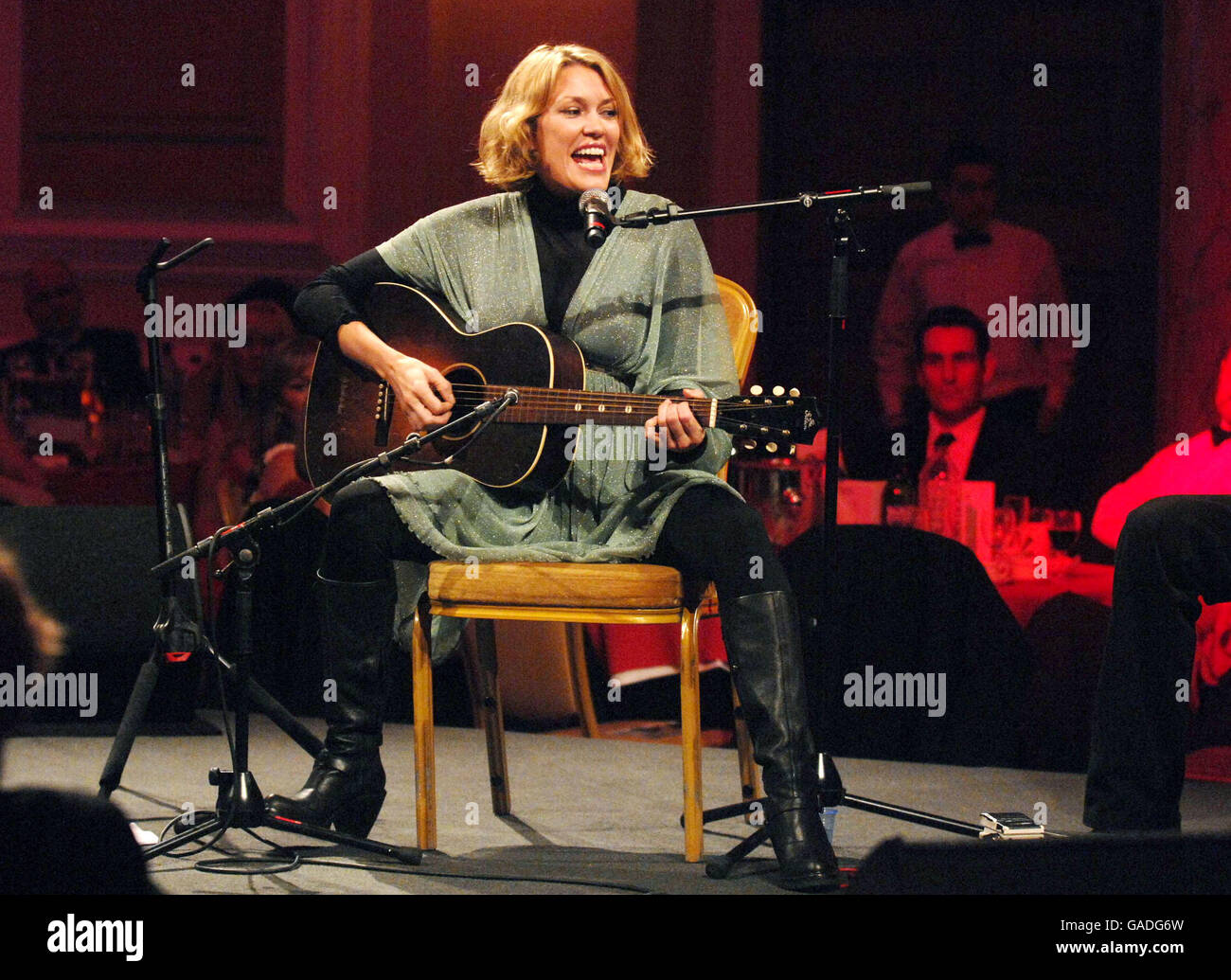 Cerys Matthews esegue a City Hall di Cardiff Foto Stock