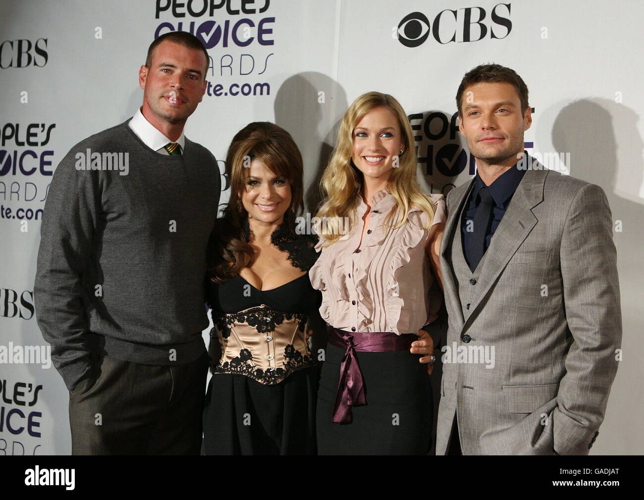 Scott Foley, Paula Abdul, A.J. Cook e Ryan Seacrest partecipano a una conferenza stampa per annunciare le nomination del 34° People's Choice Awards presso l'Area Nightclub di Los Angeles. Foto Stock