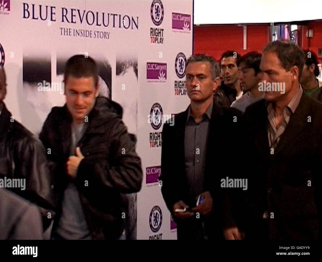 Video grab fornito da PA multimedia di Jose Mourinho (centro) a un DVD lancio ultimo a Londra notte. Foto Stock