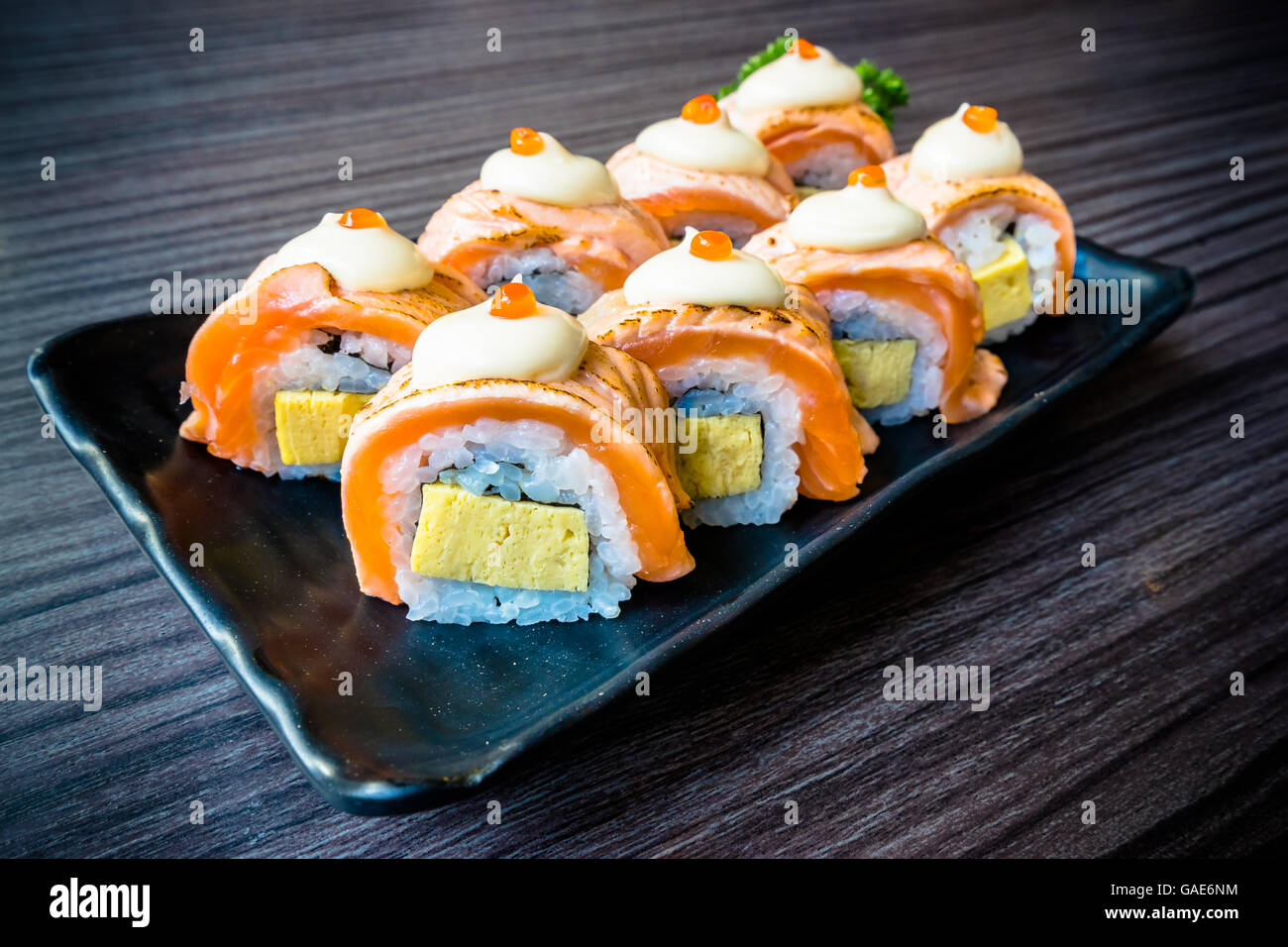 Sushi di salmone, il cibo giapponese deliziosi menu, effetto vignetta Foto Stock