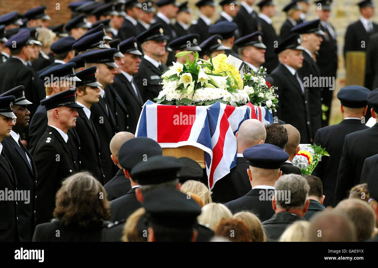 Funerali di magazzino blaze pompiere Foto stock - Alamy