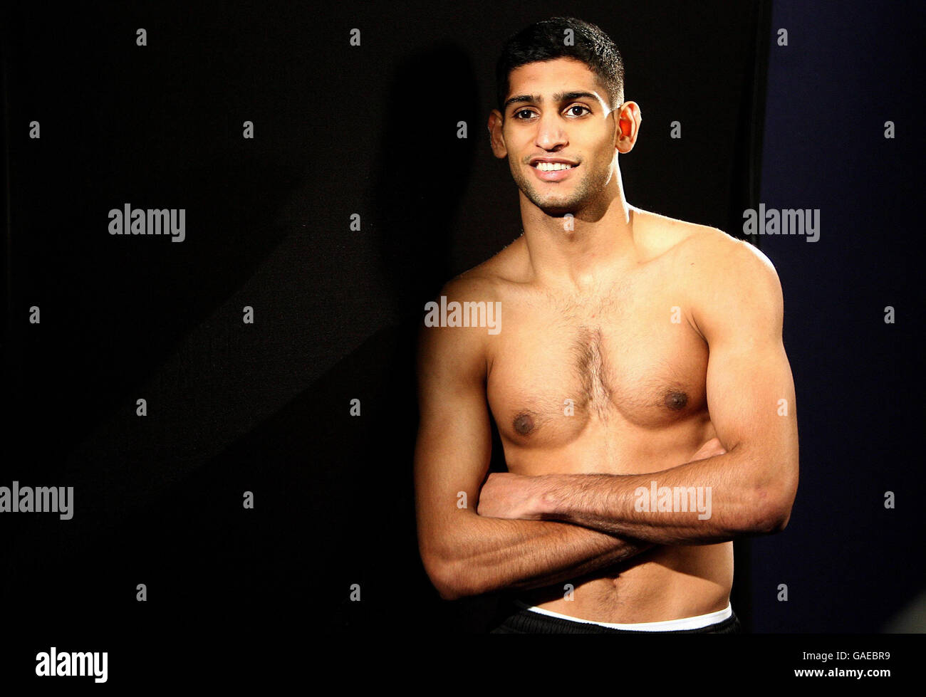 Amir Khan dopo la pesata per il Commonwealth Lightweight Title combatti domani sera contro Graham Earl alla Bolton Arena di Bolton. Foto Stock