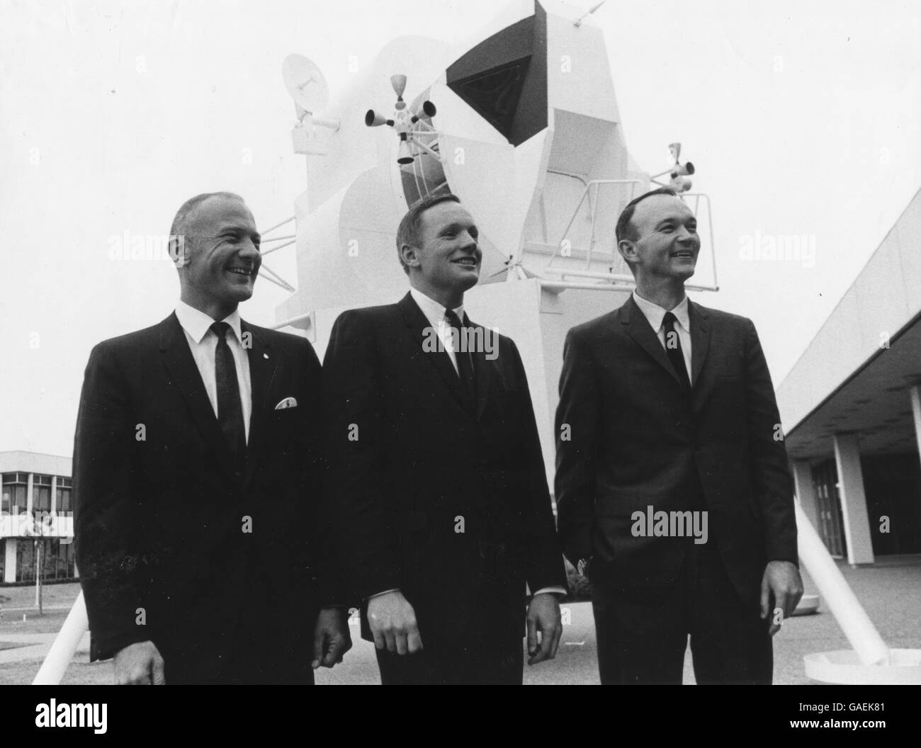 Questi tre astronauti sono stati scelti dalla NASA come il primo equipaggio dell'Apollo 11 atterraggio lunare di missione. L-R, sono Edwin Aldrin, Jr., modulo lunare pilota; Neil A. Armstrong, comandante; e Michael Collins, il pilota del modulo di comando. Foto Stock