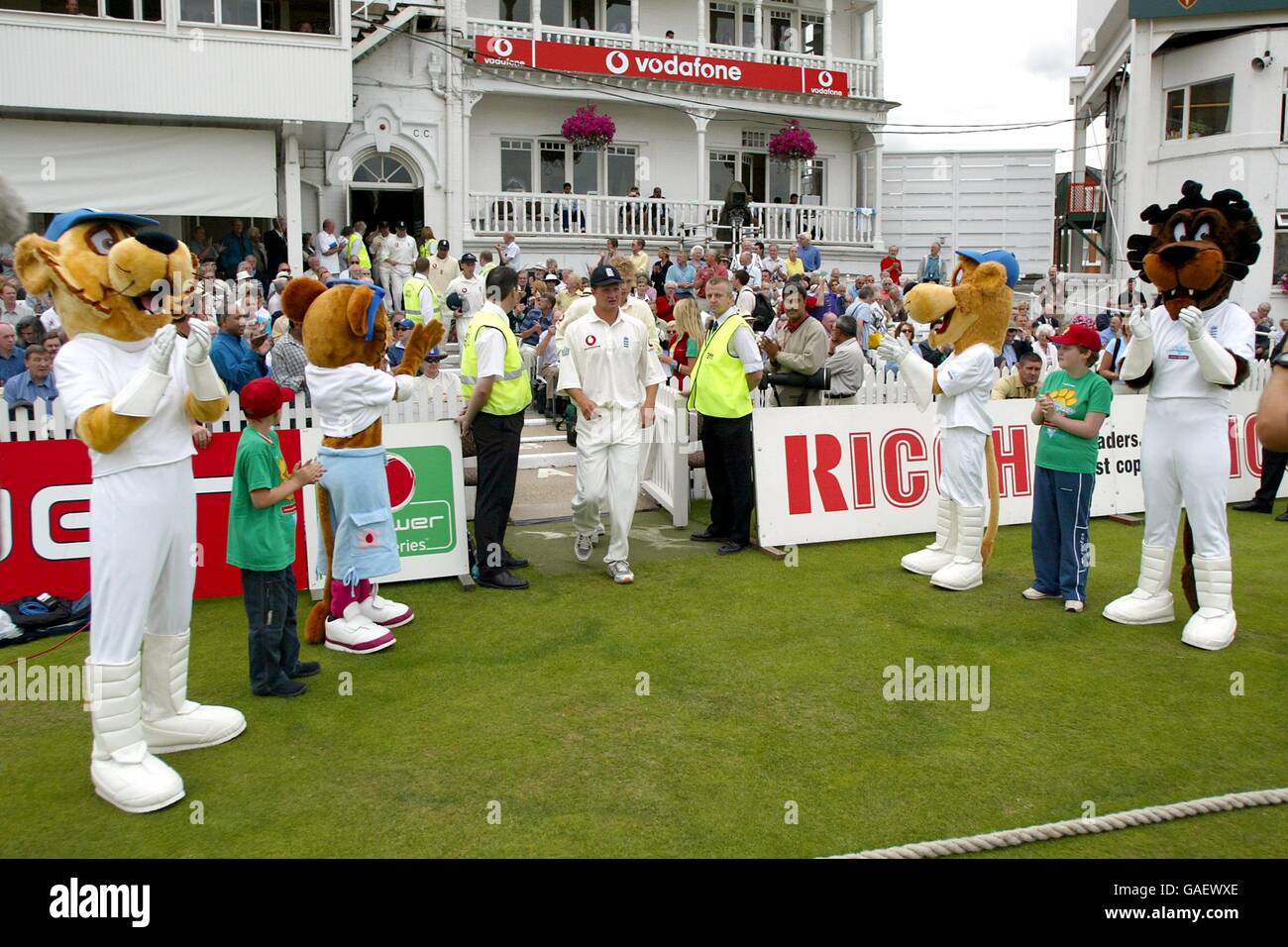 Cricket - Inghilterra / India - secondo test npower - primo giorno. Robert Key dell'Inghilterra esce per il suo debutto di prova Foto Stock