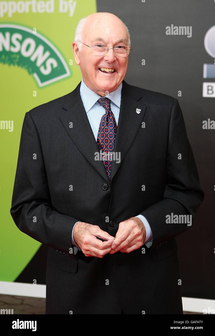 Murray Walker arriva per i premi BBC Sports Personality of the Year 2007, al NEC di Birmingham. Foto Stock