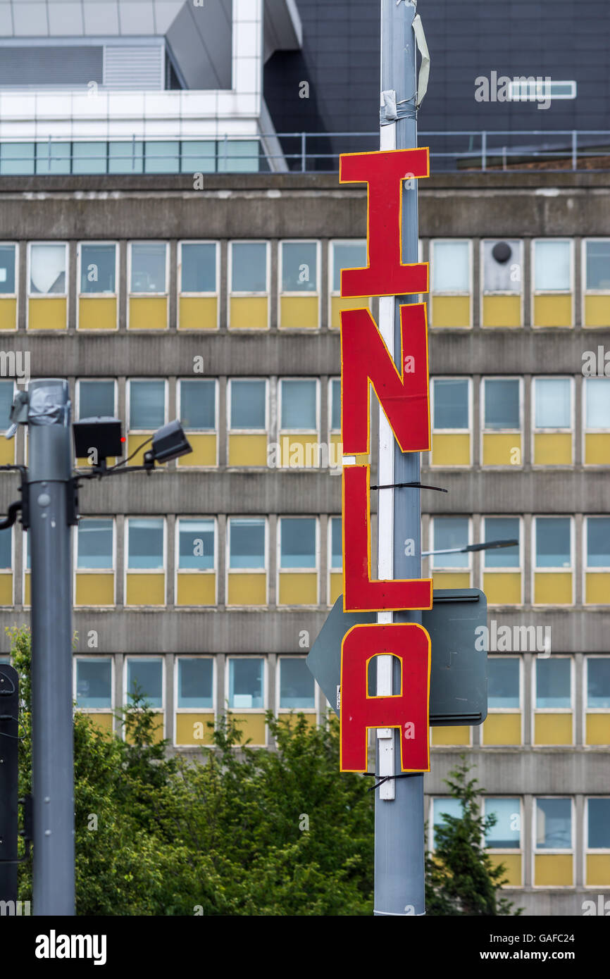 INLA grandi scritte su Belfast's Falls Road. Foto Stock