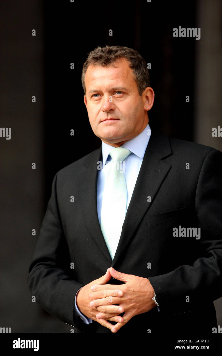 Paul Burrell, ex maggiordomo di Diana, Principessa del Galles pone oggi per i media al di fuori dell'alta Corte nel centro di Londra. Foto Stock