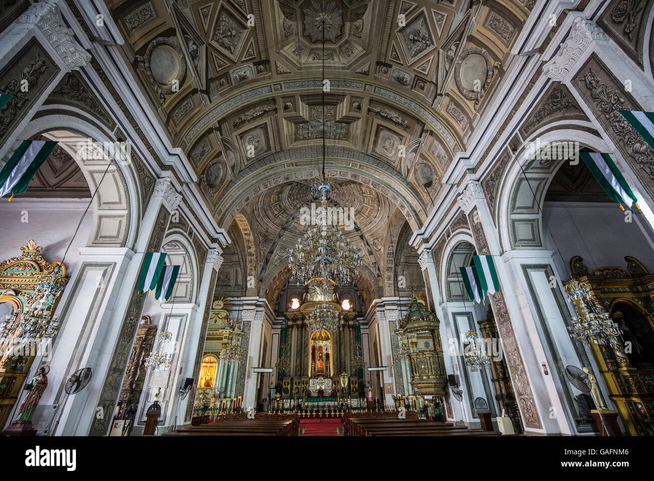 San Agustin cupola Intramuros - San Agustin Chiesa Intramuros Manila era il solo edificio lasciato dopo la distruzione di Foto Stock