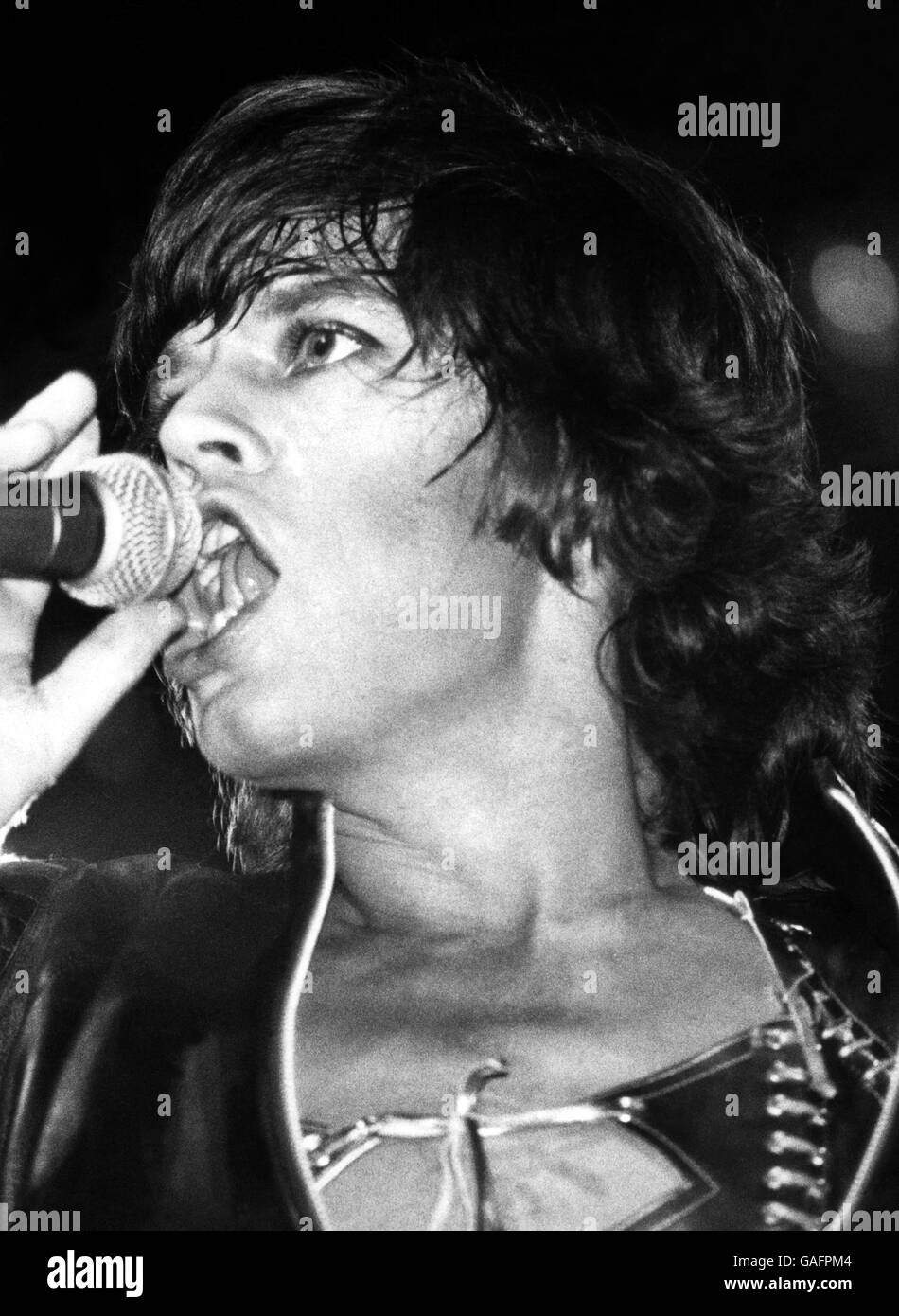 Musica - The Rolling Stones - Londra. Mick Jagger of the Rolling Stones si esibisce durante un concerto presso l'Empire Pool di Wembley Foto Stock