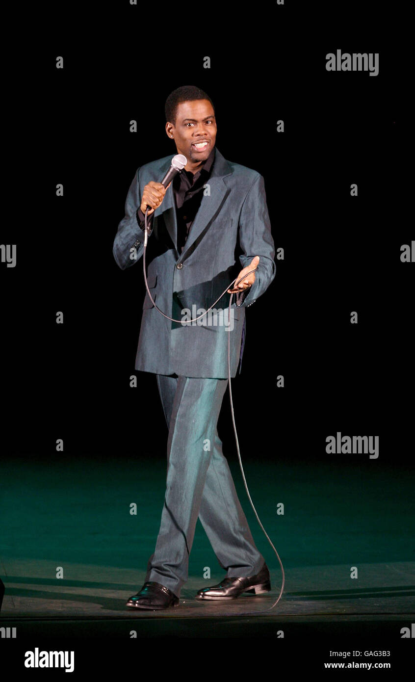 Il comico americano Chris Rock si esibisce dal vivo all'Hammersmith Apollo, nella zona ovest di Londra. Foto Stock